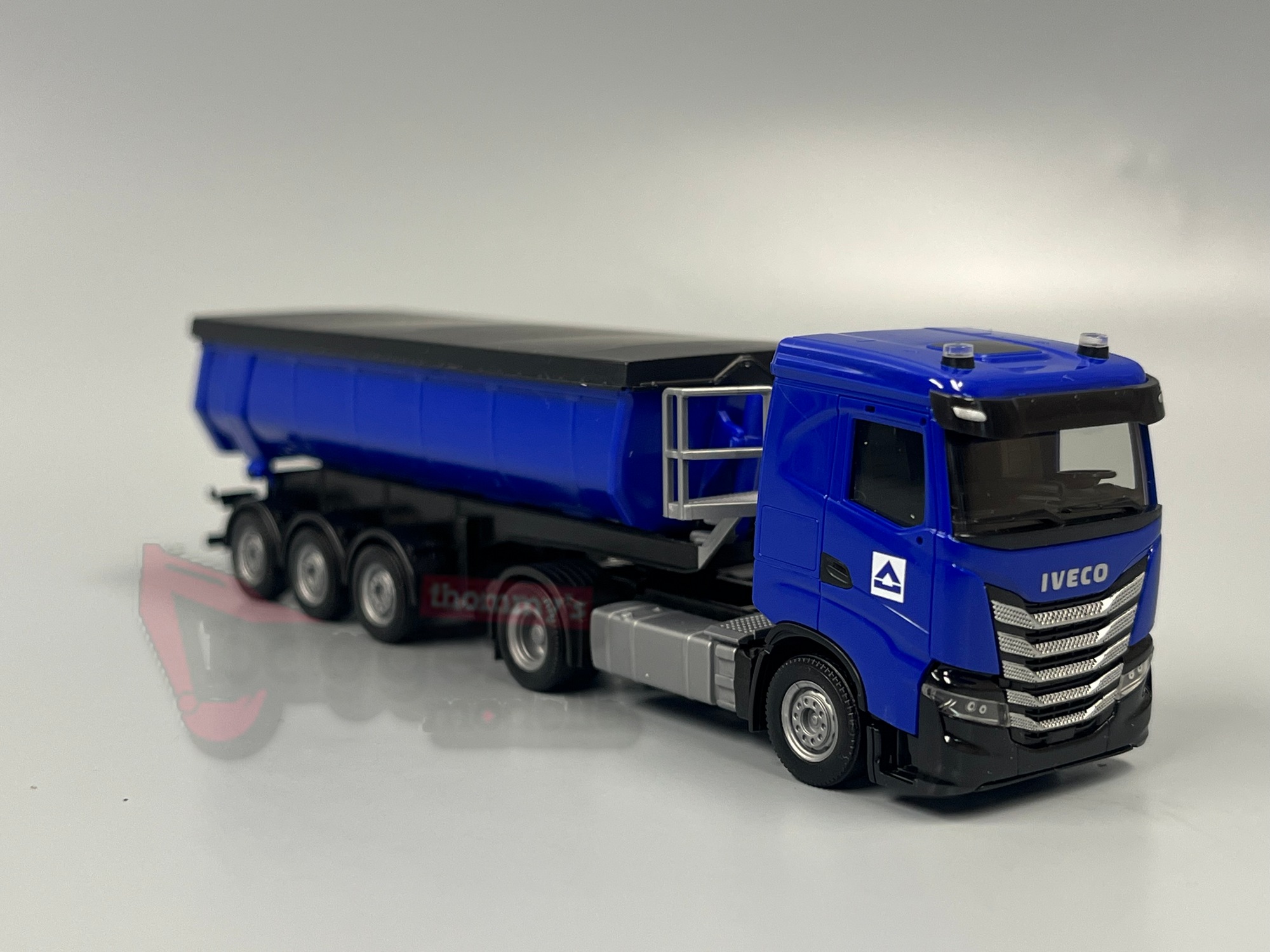960052 - Herpa - Iveco S-Way ND Thermomulden-Sattelzug "Hoch-Tief"